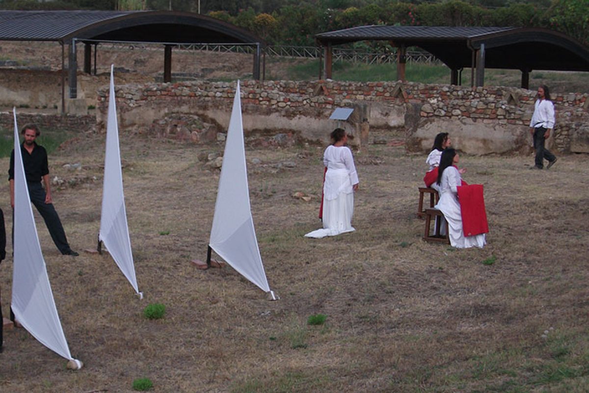 Seminario, 20 gennaio 2015 “Mito classico e spazio della scena: nuovi territori di ricerca tra archeologia e antropologia teatrale” (Aula Diano, Liviano)